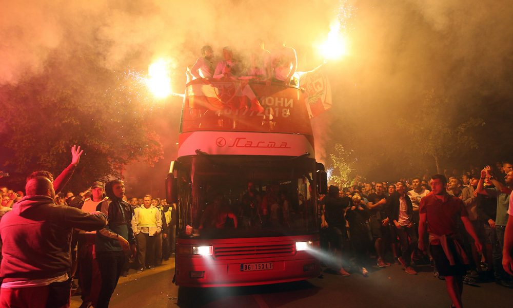 Zvezda pokazala stari i novi autobus, navijači odmah napravili poređenje: „U onom su se vozile igračine“