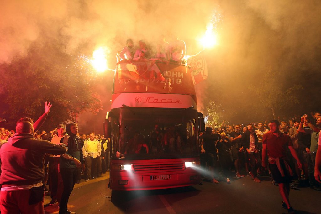 Zvezda pokazala stari i novi autobus, navijači odmah napravili poređenje: „U onom su se vozile igračine“