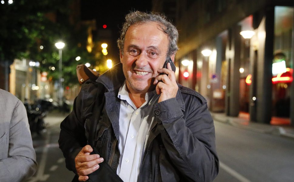 PREDLAŽE REVOLUCIONARNE PROMENE Mišel Platini smatra da na terenu treba da bude…