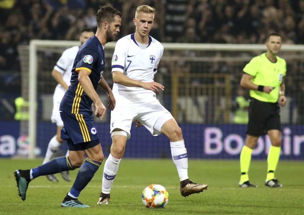 NIJE ŽELEO DA IGRA PROTIV RUSIJE, A SADA JE POTPISAO ZA CSKA Pjanić predstavljen na belom konju, pa prošao novinarsko rešeto!