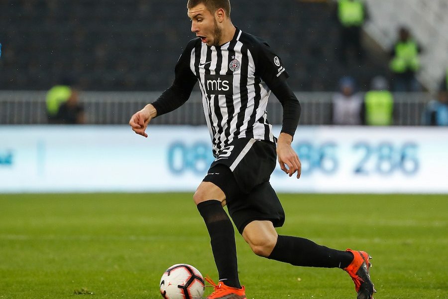 PARTIZAN TRLJA RUKE Poznato koliko su crno-beli zaradili od Pavlovićevog transfera u Salcburg! (FOTO)