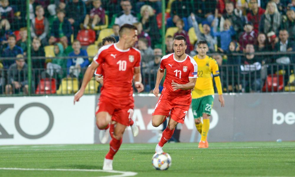 PARTIZAN IMA PODRŠKU Dvojica nekadašnjih „orlova“ na tribinama tokom meča Fenerbahčea i crno-belih