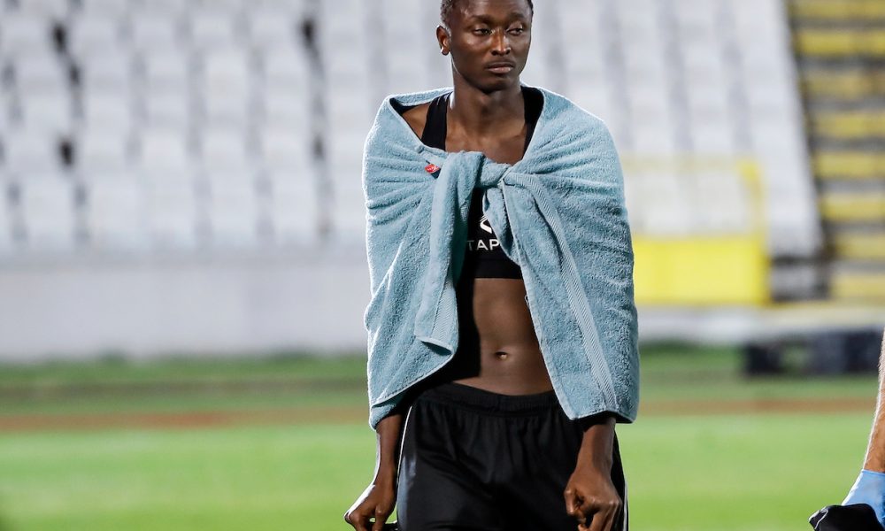 ŠTA ĆE „GROBARI“ DA MU KAŽU NA OVO? Umar Sadik blizu crveno-belog dresa