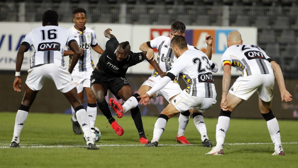 Navijači Šarloa bacali mrtve pacove ka protivničkim pristalicama