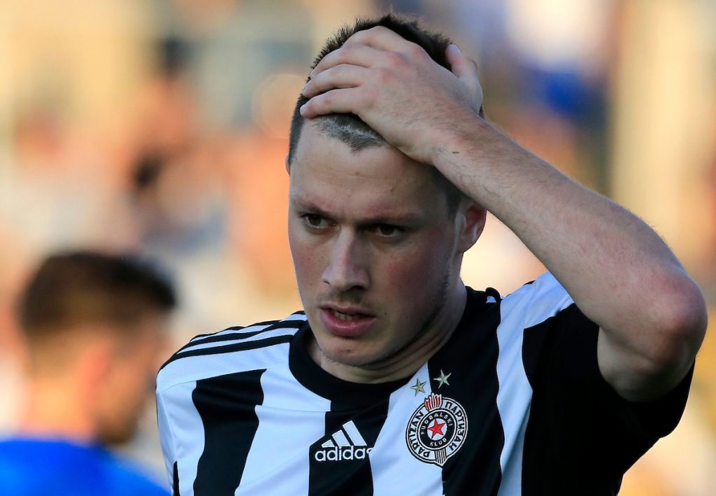 DŽIGI PONOVO U CENTRU SKANDALA Navijač rekao Ninkoviću da je „debeli kockar“, fudbaler mu uzvratio sočnom psovkom (FOTO)