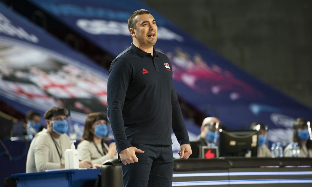 LJUDSKA GROMADA Ovo je mogao samo Miloje! Bivšem saigraču pomogao da kupi stan (VIDEO)