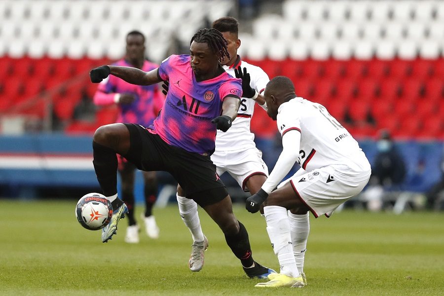 PONOVO DRAMA U ITALIJI Fudbaler Fjorentine se srušio na travu, igrači panično dozivali lekare (VIDEO)