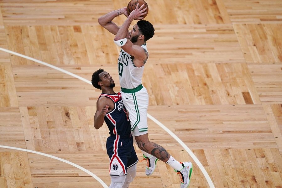 NASTAVLJAJU SE BORBE ZA PLEJ-OF Juta srušila Boston, Sabonis vodio Kingse do pobede u Vašingtonu (VIDEO)