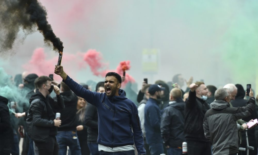 HAOS U NAJAVI Navijači Mančestera pripremaju upad na teren! Ništa od meča sa Liverpulom na Old Trafordu? Oglasio se Klop