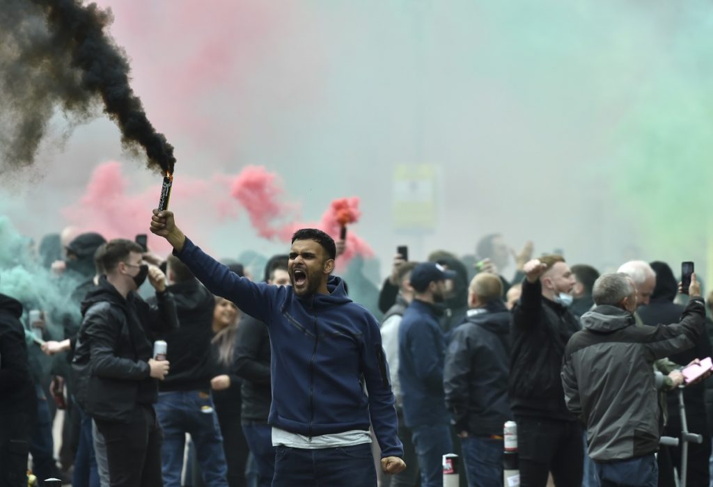 HAOS U NAJAVI Navijači Mančestera pripremaju upad na teren! Ništa od meča sa Liverpulom na Old Trafordu? Oglasio se Klop