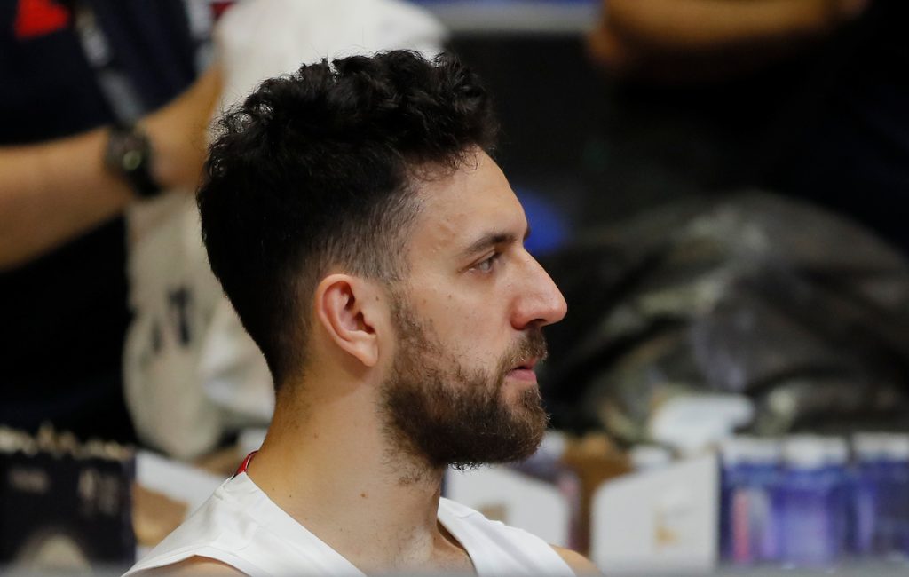 VASA TRAGIČAR za ekipu Efesa! Slukas kaznio promašaj Micića i doneo pobedu Olimpijakosu u poslednjoj sekundi! (VIDEO)