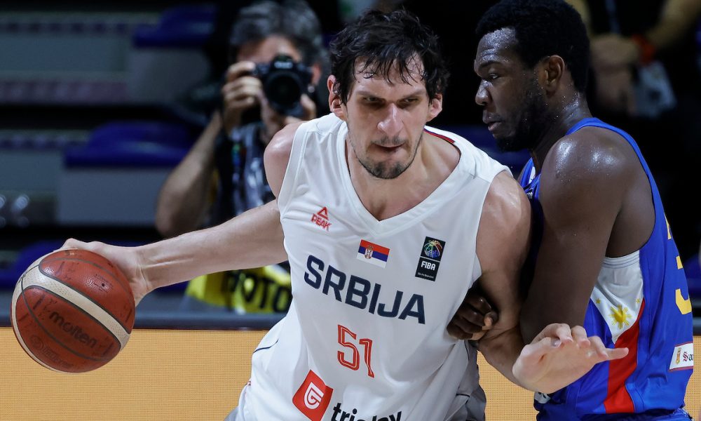 ŠOU BOBIJA NA DEBIJU ZA FENER Kucanja, blokade, dvocifreni broj poena, a onda i trojka (VIDEO)