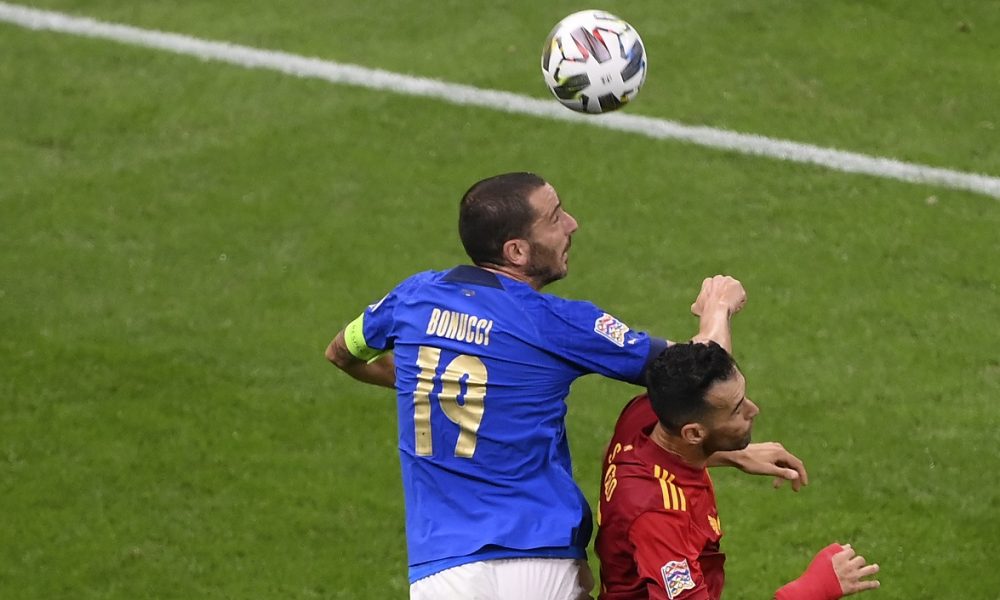 OKAČIO KOPAČKE O KLIN Jedan od najboljih defanzivaca 21. veka završio karijeru (FOTO)