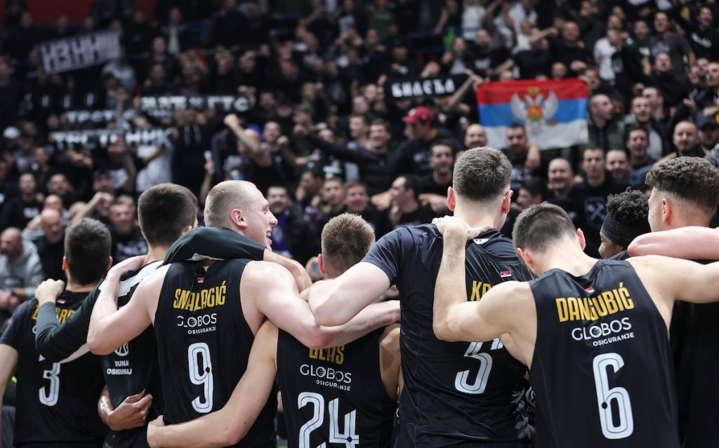 PESMA UPRKOS PORAZU! „Grobari“ bodrili igrače posle eliminacije iz Evrokupa! (VIDEO)