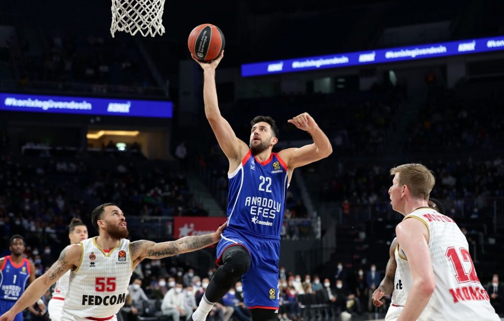 Srbi blistali u turskom derbiju, zajedno ubacili skoro 50 poena