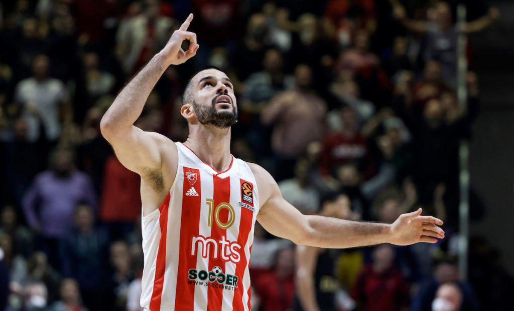 ŠOU TAJM U PIREJU Au! Kakva akcija crveno-belih, sjajna asistencija Lazića za Kuzmića (VIDEO)