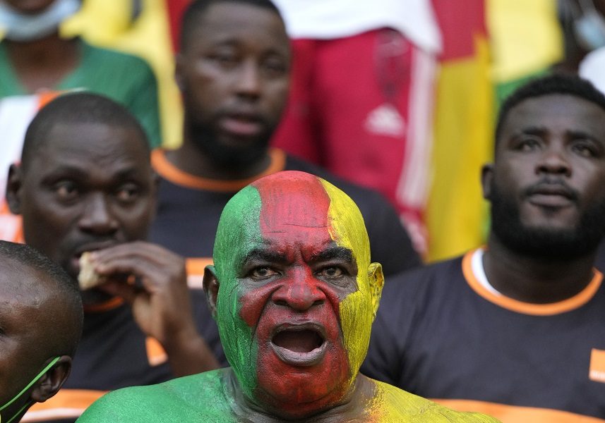 TRAGEDIJA U KAMERUNU Najmanje osam navijača poginulo u stampedu, među povređenima i deca (VIDEO)