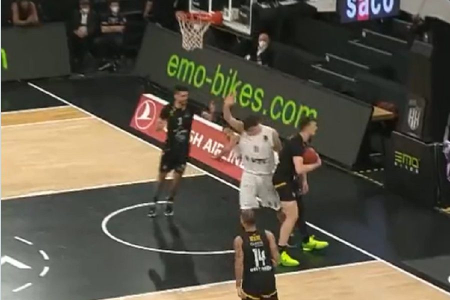 Za sada mu Evrokup nepravilno piše prezime… Ako ovako nastavi, zapamtiće dobro ovog košarkaša Partizana (VIDEO)