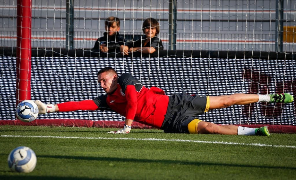 Srpski golman predstavljen u novom klubu u Italiji (FOTO)