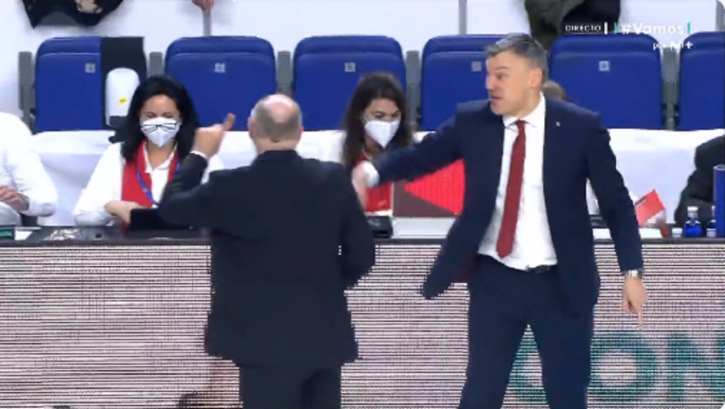 VRUĆE JE BILO NA „EL KLASIKU“ Žučna rasprava Lasa i Jasikevičijusa, bez rukovanja na kraju (VIDEO)