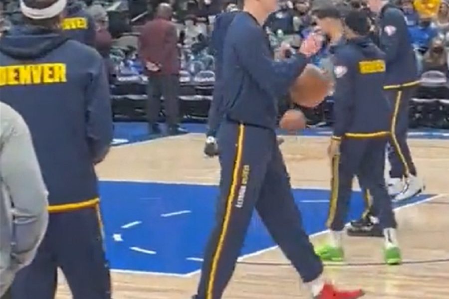 PESMA ZA PRIJATELJA Dončić naručio Jokiću narodnjak u Dalasu… Grmeo Karleušin hit (VIDEO)