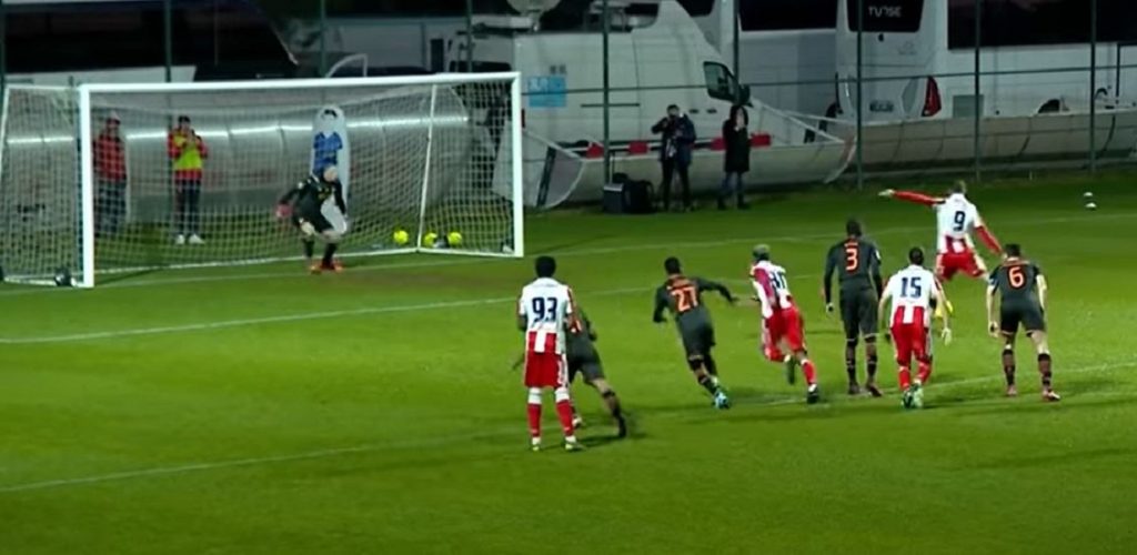NEKADA SU OD NJEGA STREPELI GOLMANI LIVERPULA I MILANA Pavkov nije realizovao penal posle kojeg je Zvezda izgubila (VIDEO)