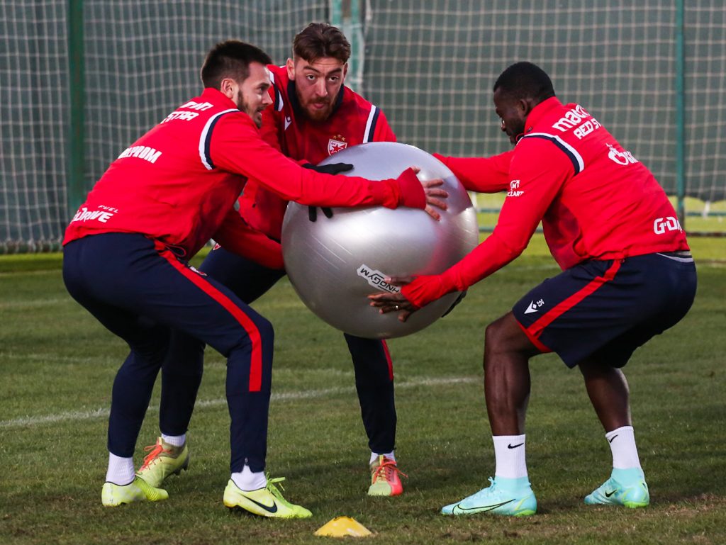 EMISARI IZ ČETIRI ZEMLJE TRAŽILI DA GLEDAJU UTAKMICE ZVEZDE Na radaru su ovi igrači, jedan klub ne odustaje od Dragovića