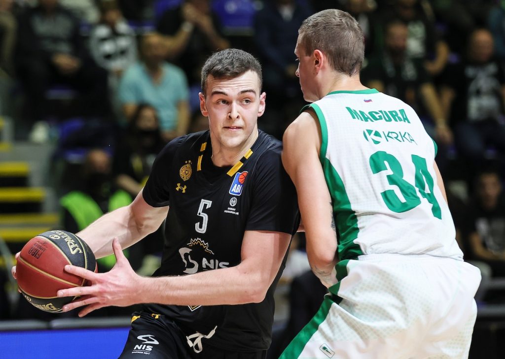 POLUVREME U NOVOM MESTU Partizan ima prednost, ali ne blista, brine šut