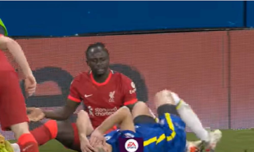 Da li je sudija častio Liverpul? Iz Čelsija grme: Ovo je morao da bude crveni karton! (VIDEO)