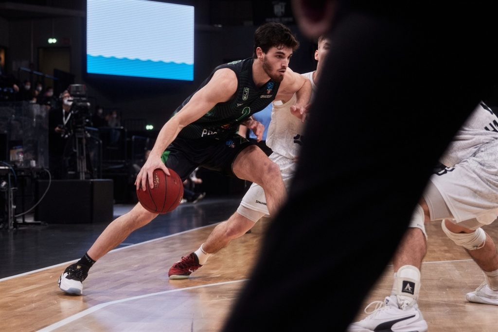 PROMENA NA ČELU Huventud prestigao crno-bele