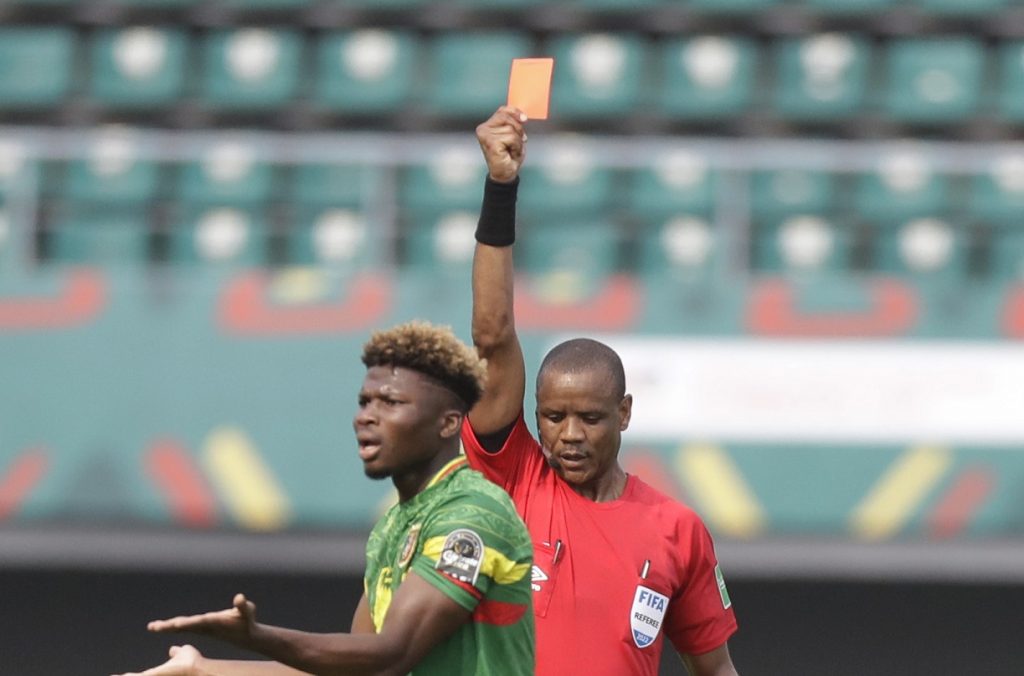 SAMO DA NAMA NE ZAPADNE Prekršio sveto fudbalsko pravilo, šokirao ceo svet, a onda je nagrađen