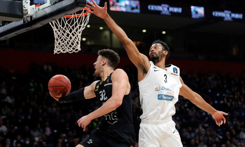 Partizan gazi Italijane, poluvreme na plus 22!