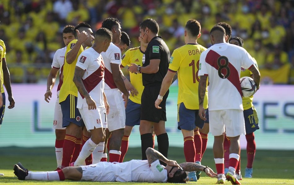 UŽAS Posle udarca nos mu je totalno deformisan! Peruancu nije pomogla ni zaštitna maska… (FOTO)