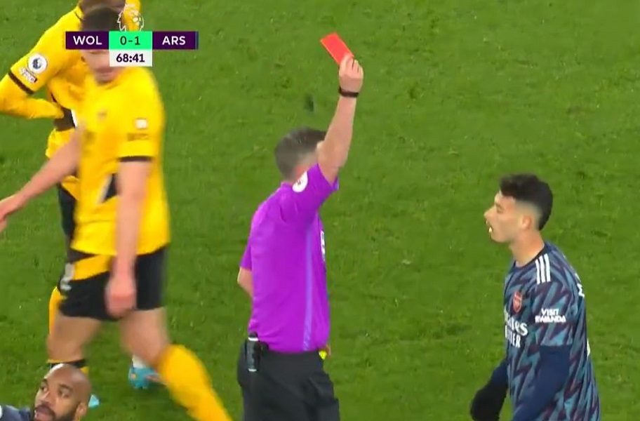 KAVA GLUPOST! Fudbaler Arsenala zaradio dva žuta za pet sekundi (VIDEO)