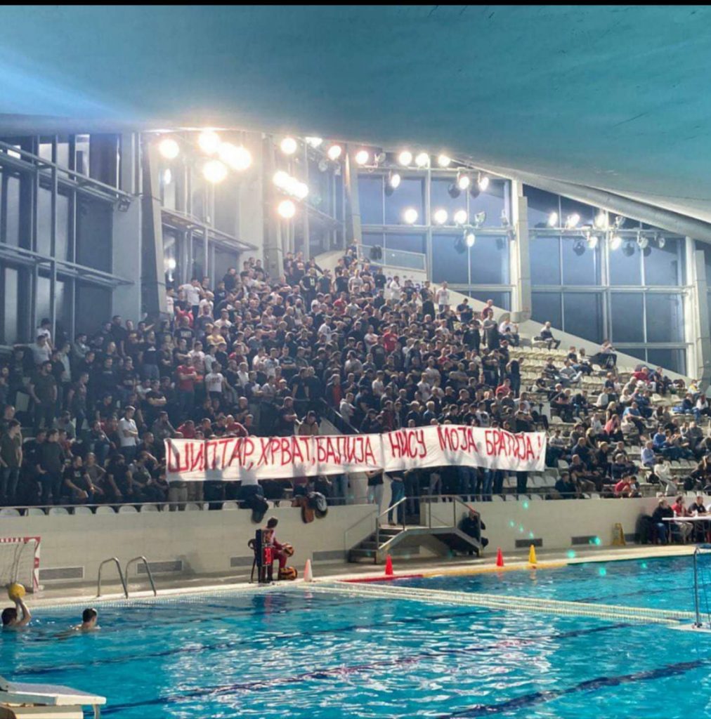 PORUKA „DELIJA“ NOVOM TRENERU ZVEZDE: Vruća „dobrodošlica“ za predsednika Hrvatskog građanskog društva Crne Gore (FOTO)