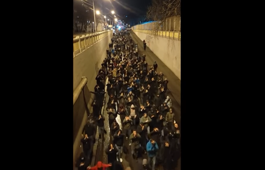 KORTEO „DELIJA“ NA DORĆOLU: „Delije“, ajmo svi u glas Mirko Vičević nikad deo nas! (VIDEO)