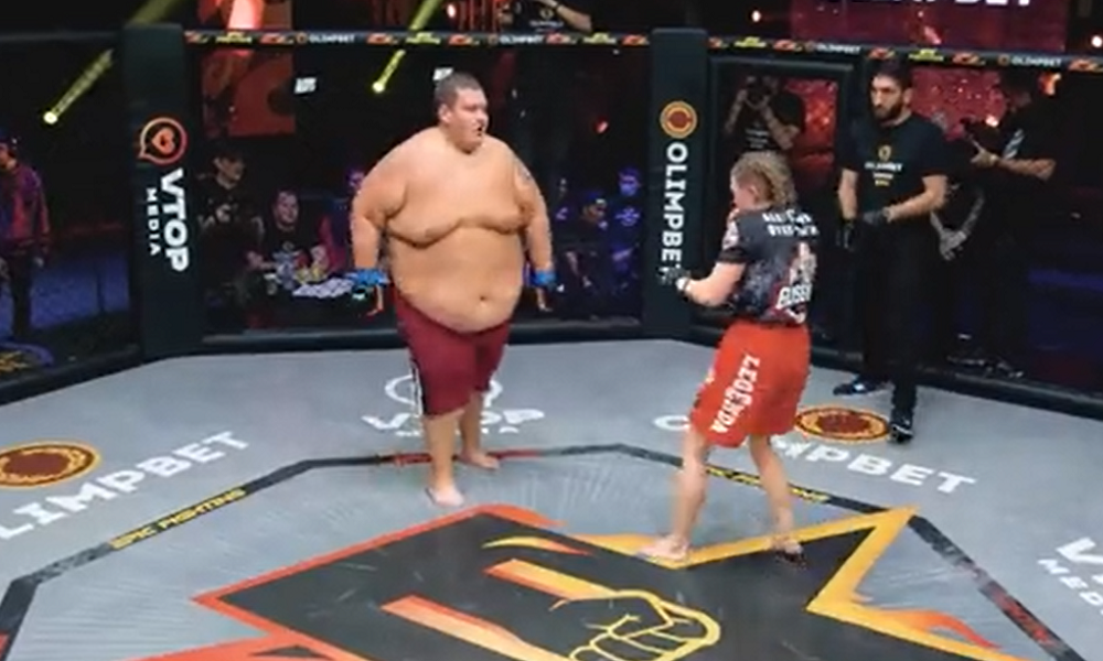 POLOŽIO POPRAVNI U oktagonu se našli muškarac od 240 kg i žena od 60! (VIDEO)