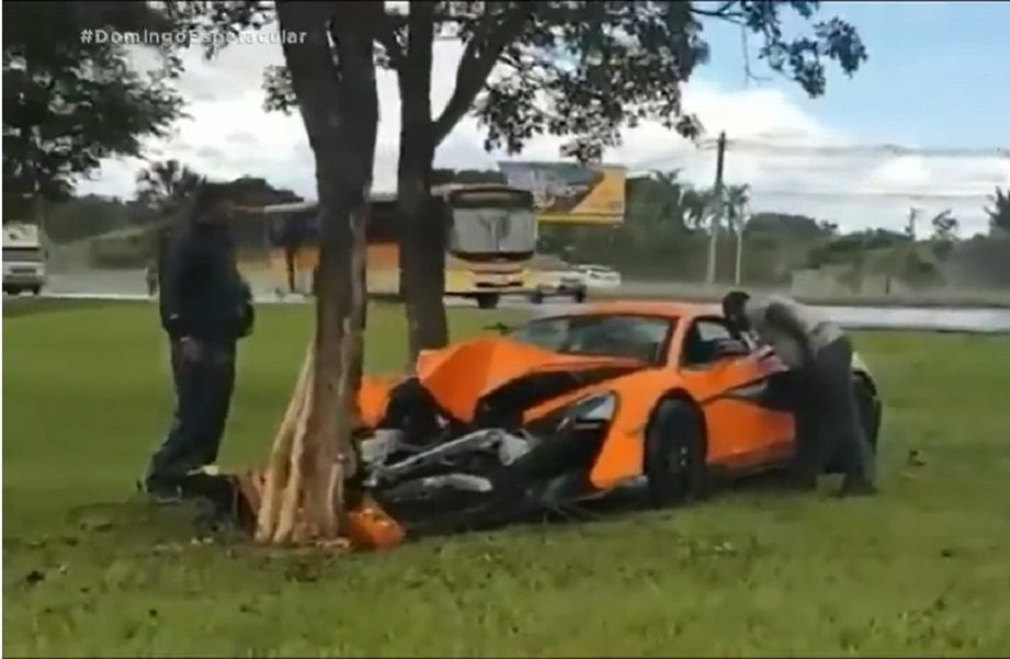 KAO DA JE ŽVAKA Potpuno uništio auto od 600.000 dolara i ne žali: Kupiću drugi, već znam koji!