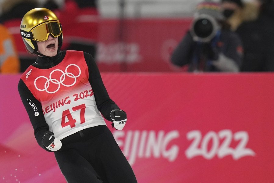 ŠOKIRAO JAPANCA Lindvik pobednik na velikoj skakaonici