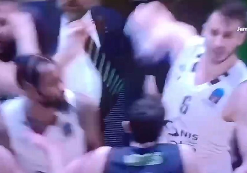 RAT U BADALONI Varnice na parketu pred kraj treće četvrtine (VIDEO)