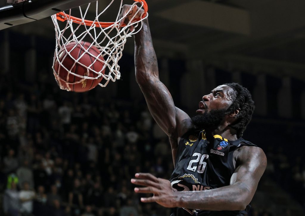 Lesor monstruoznim zakucavanjem zaledio publiku u Badaloni (VIDEO)