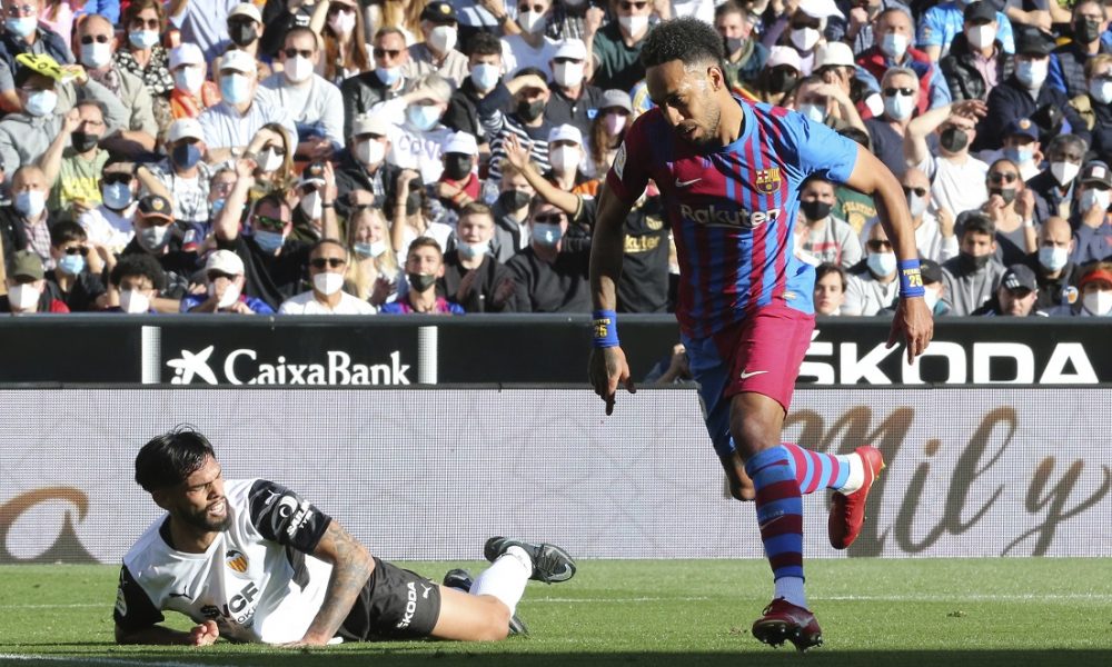 U ČELSIJU OGORČENI NA NAPADAČA Obamejang slavio pobedu Katalonaca u svlačionici Barselone