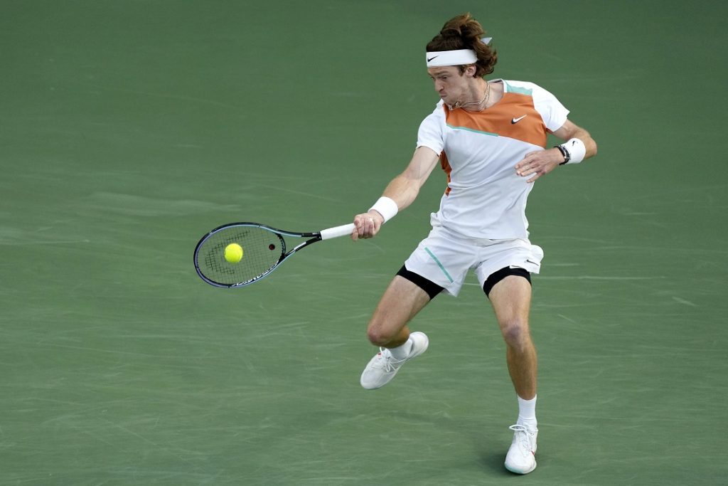 Kratka poruka ruskog tenisera posle pobede u Dubaiju (VIDEO)