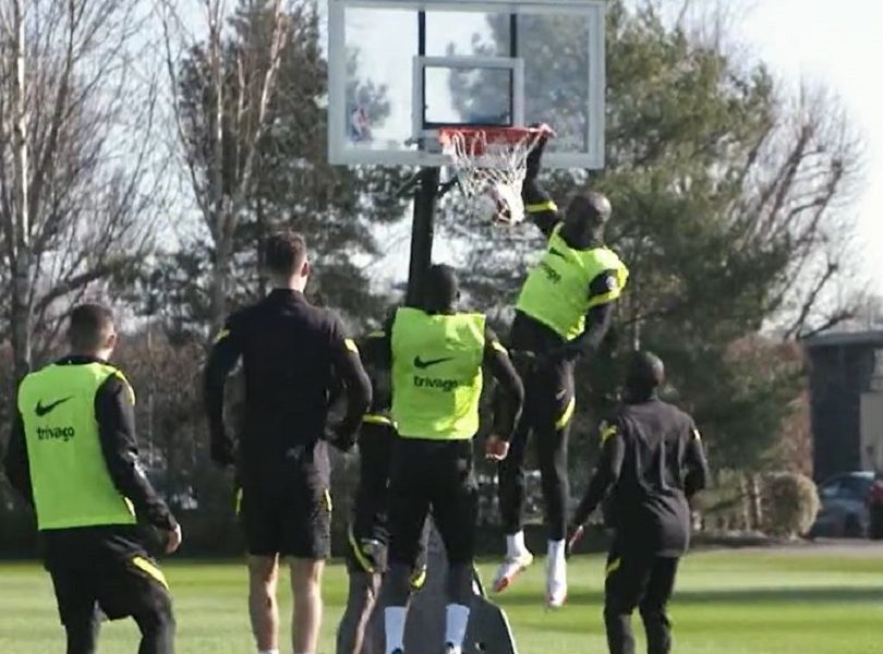 PROTIV NJEGA NEMA ODBRANE NI KADA IGRA KOŠARKU Strašno zakucavanje Lukakua (VIDEO)