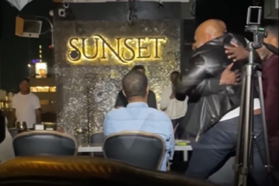 ŠOKANTAN SNIMAK Potegao pištolj u klubu i vikao, usledila je neverovatna reakcija Tajsona (VIDEO)