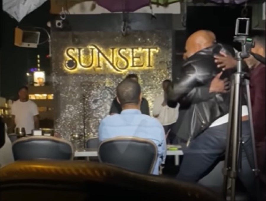 ŠOKANTAN SNIMAK Potegao pištolj u klubu i vikao, usledila je neverovatna reakcija Tajsona (VIDEO)