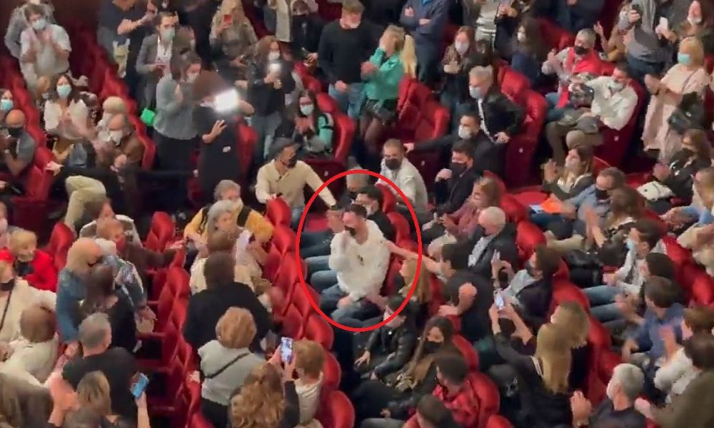 Odeš u pozorište da uživaš u predstavi, kad tamo – Mesi! (VIDEO)