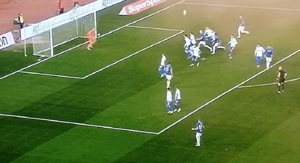 MOGAO JE DA BUDE JUNAK HRVATSKOG DERBIJA, ALI SE OBRUKAO Fudbaler Dinama izveo slobodnjak gore nego amateri (VIDEO)