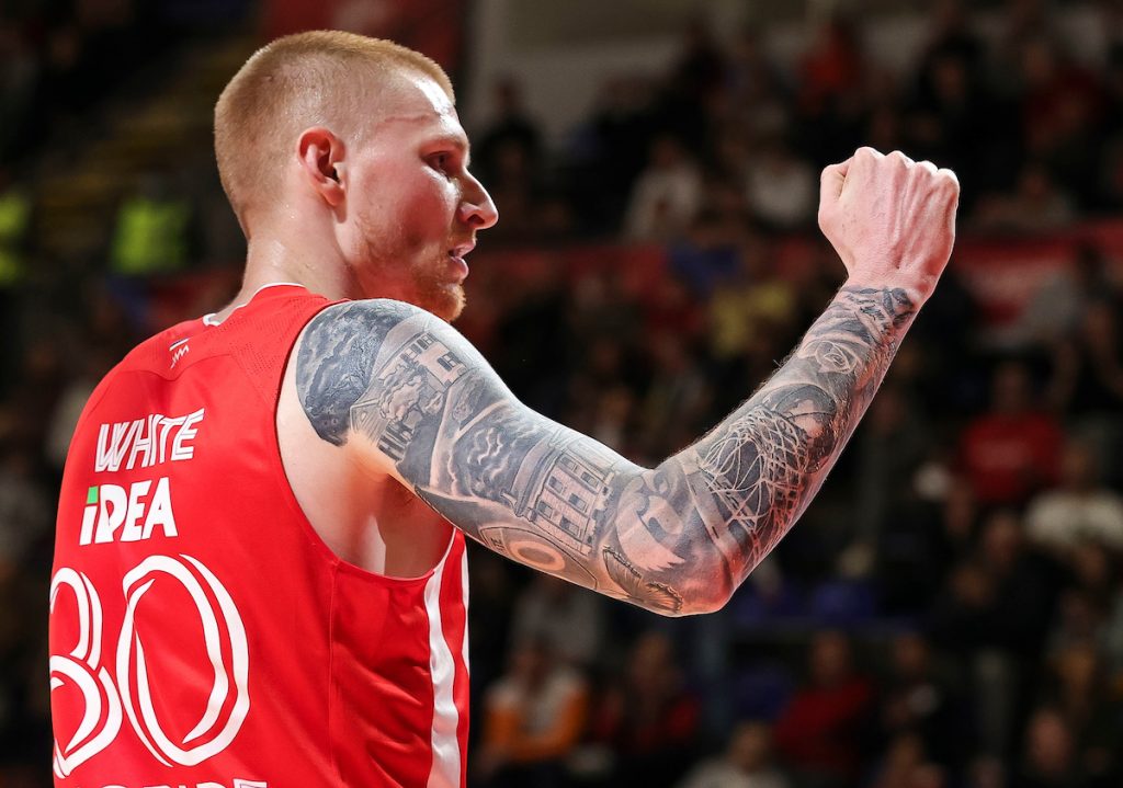 BRUTALNO ZAKUCAVANJE Smailagić završio na posteru Vajta! (VIDEO)