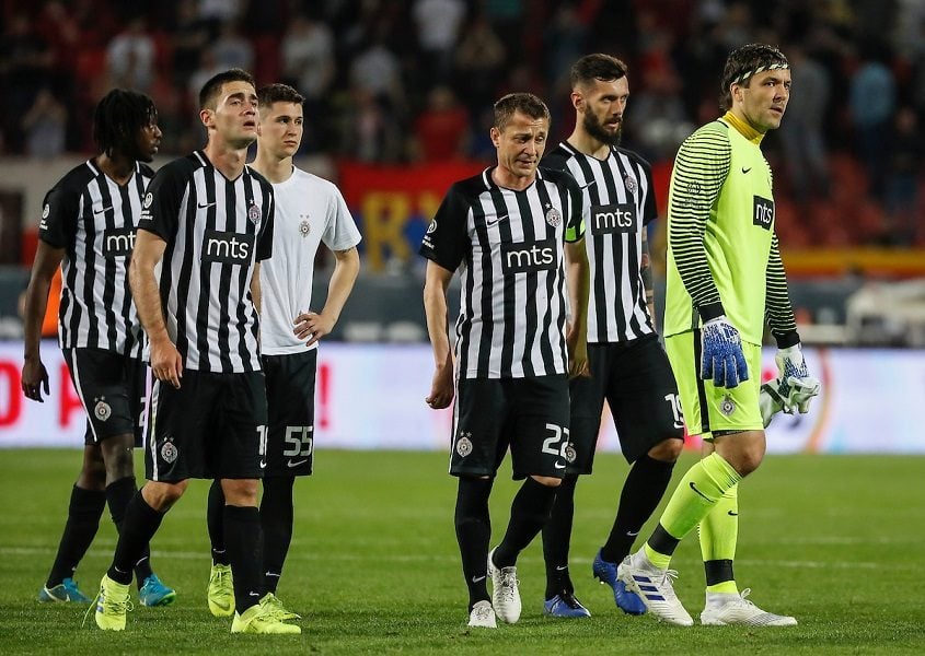 PODRŠKA ZA CRNO-BELE Nekadašnji kapiten Partizana na tribinama stadiona u Humskoj (VIDEO)